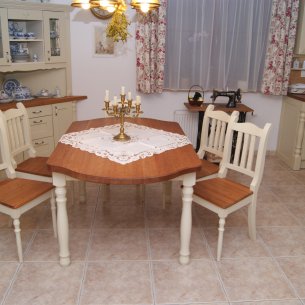 Masivní kuchyňský nábytek